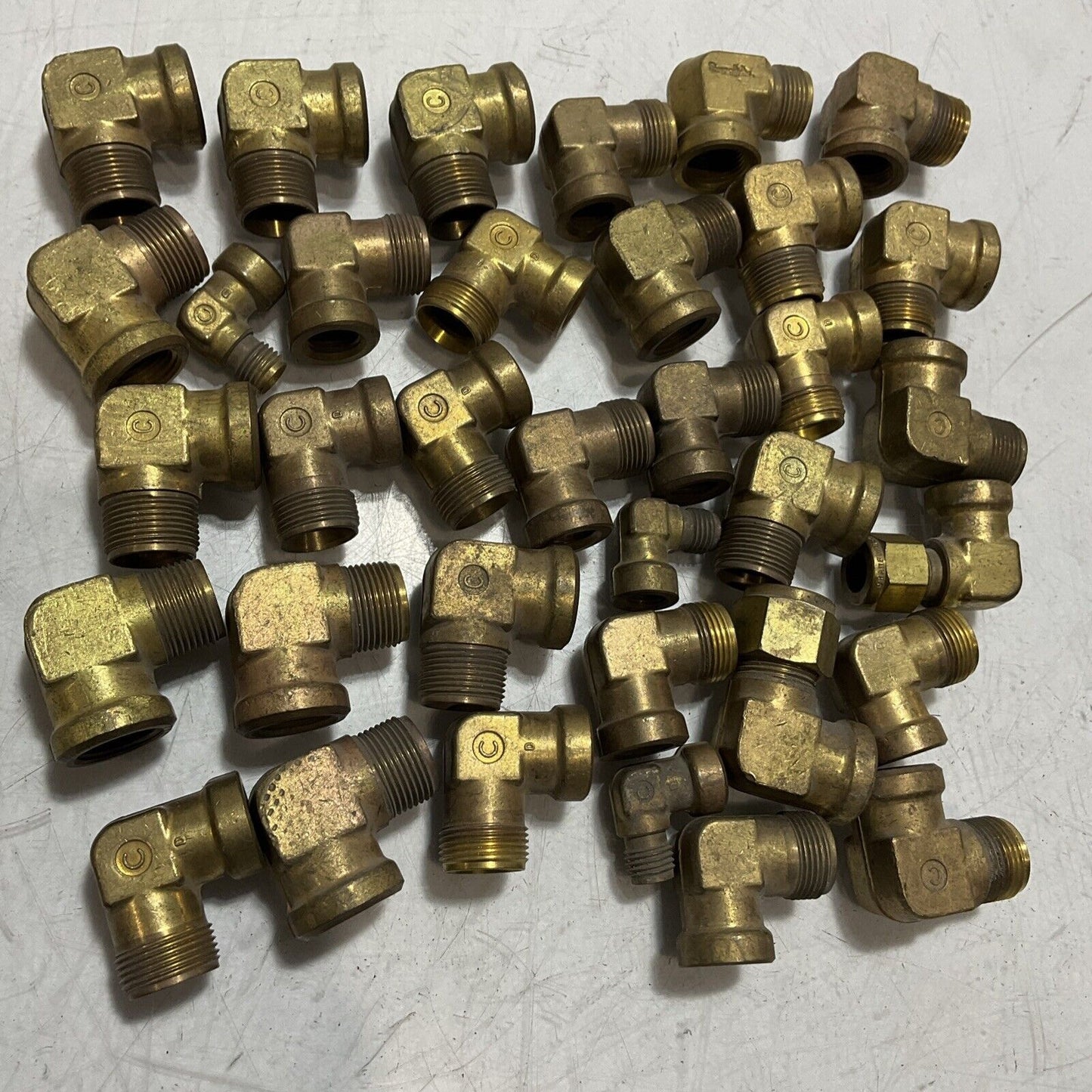 SWAGELOK (NPN) MICE BRASS ELBOW TUBE FITTING CONNECTOR QTY 35 476