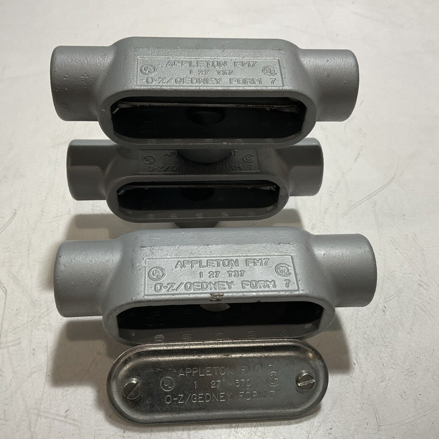 APPLETON FM7 1/27 /370 OZ/GENEY FORM 7 GIDNEY CONDUIT BODY WITH 1 COVER 222