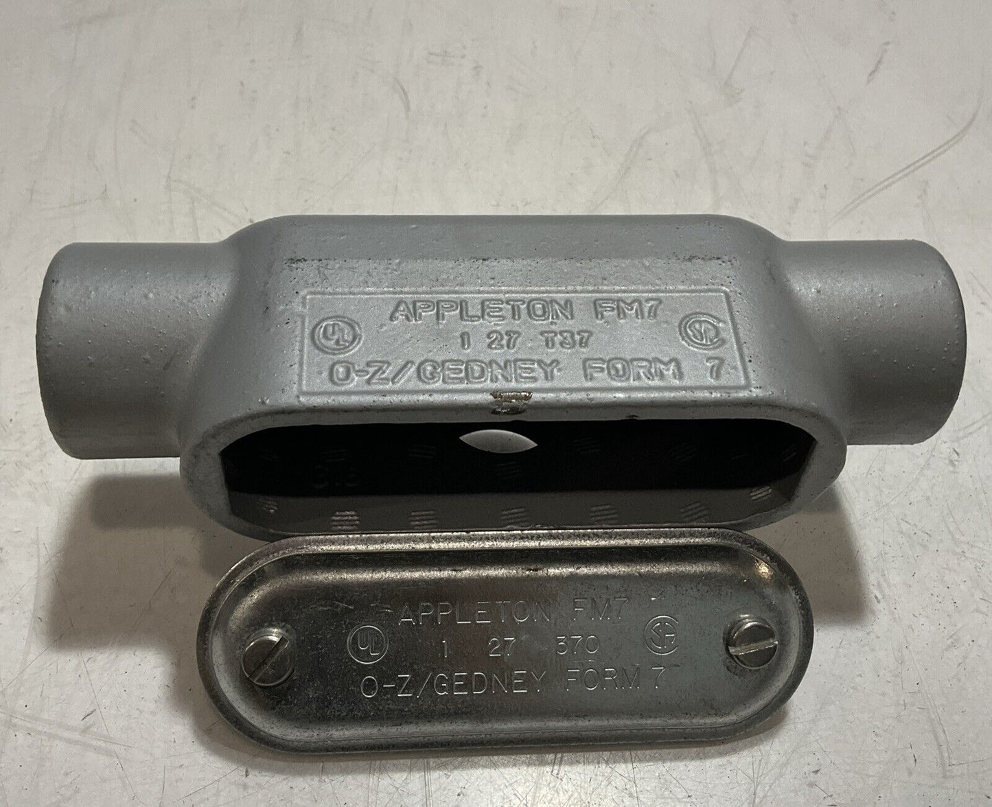 APPLETON FM7 1/27 /370 OZ/GENEY FORM 7 GIDNEY CONDUIT BODY WITH 1 COVER 222