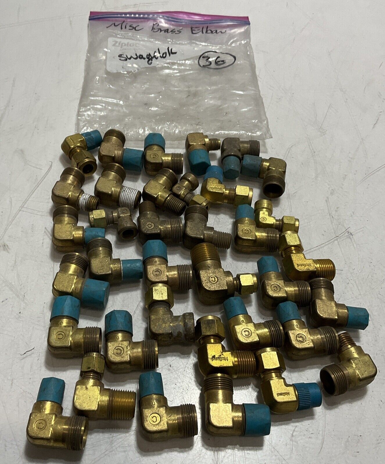 SWAGELOK (NPN) MISCELLANEOUS BRASS ELBOW TUBE ADAPTOR CONNECTOR QTY 36 476
