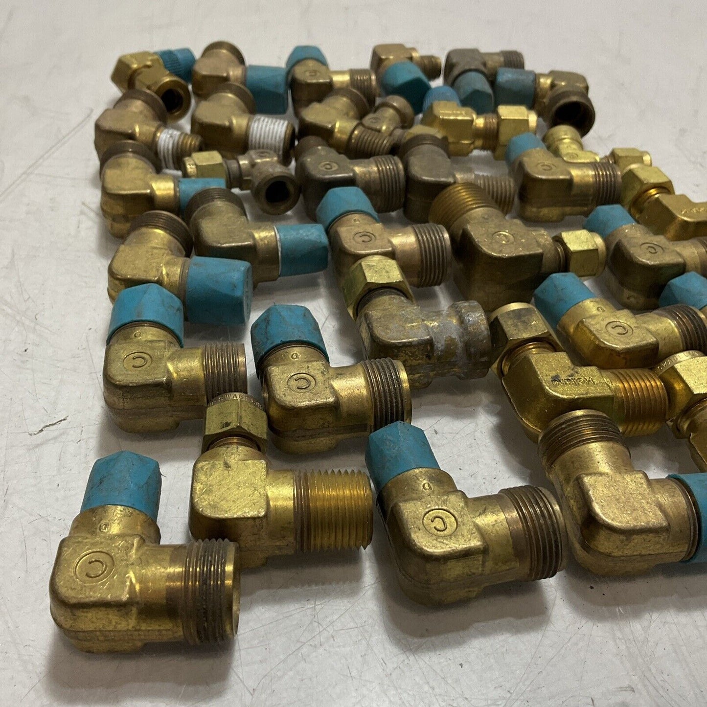 SWAGELOK (NPN) MISCELLANEOUS BRASS ELBOW TUBE ADAPTOR CONNECTOR QTY 36 476