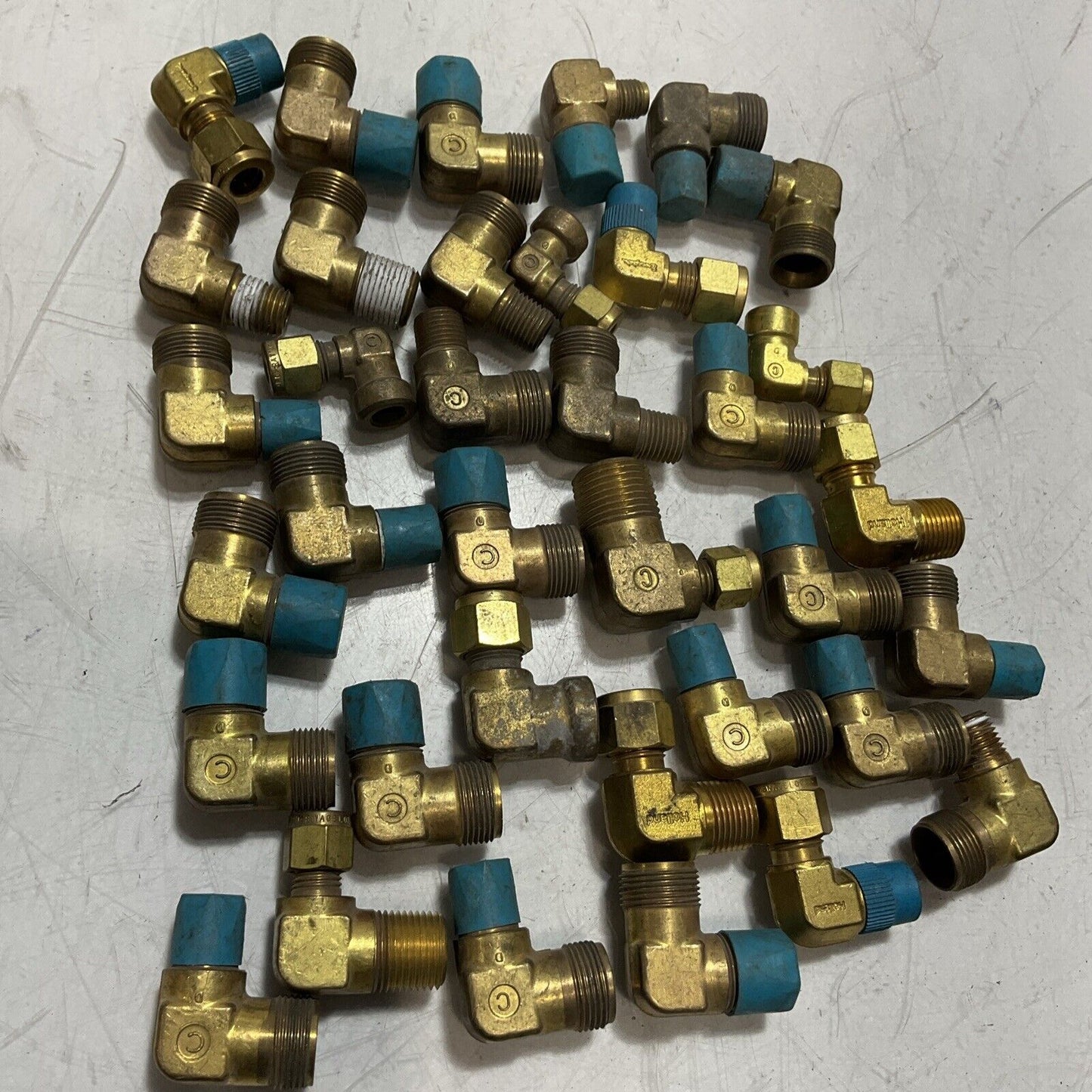 SWAGELOK (NPN) MISCELLANEOUS BRASS ELBOW TUBE ADAPTOR CONNECTOR QTY 36 476