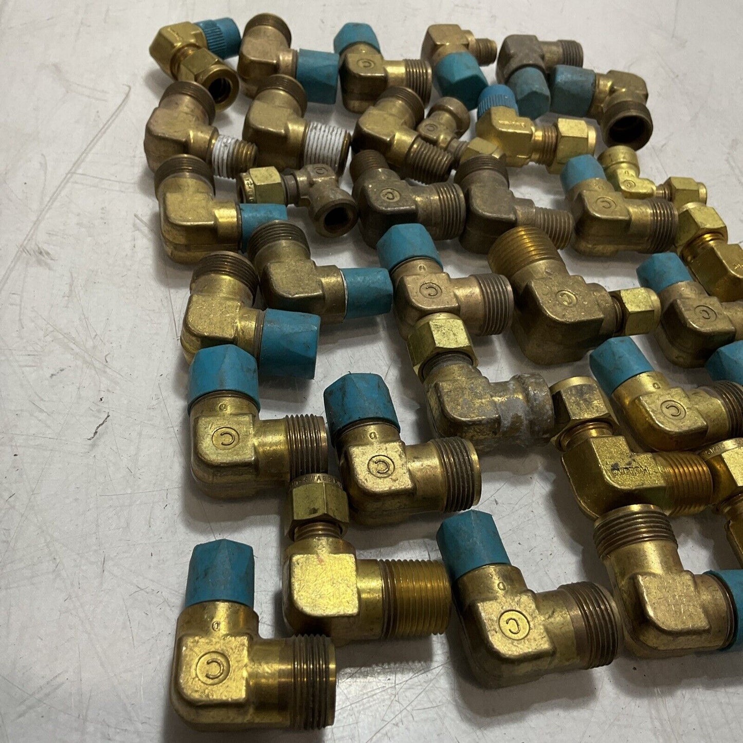 SWAGELOK (NPN) MISCELLANEOUS BRASS ELBOW TUBE ADAPTOR CONNECTOR QTY 36 476