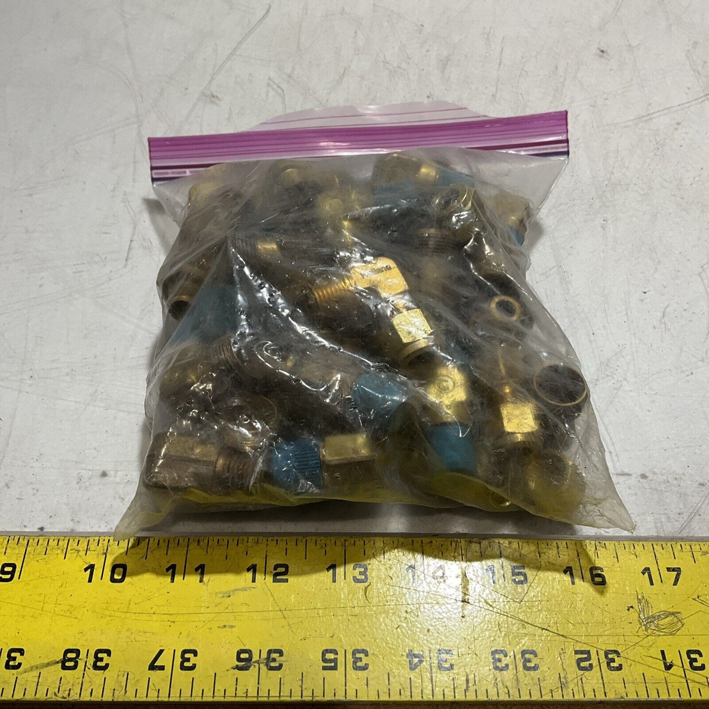 SWAGELOK (NPN) MISCELLANEOUS BRASS ELBOW TUBE ADAPTOR CONNECTOR QTY 36 476