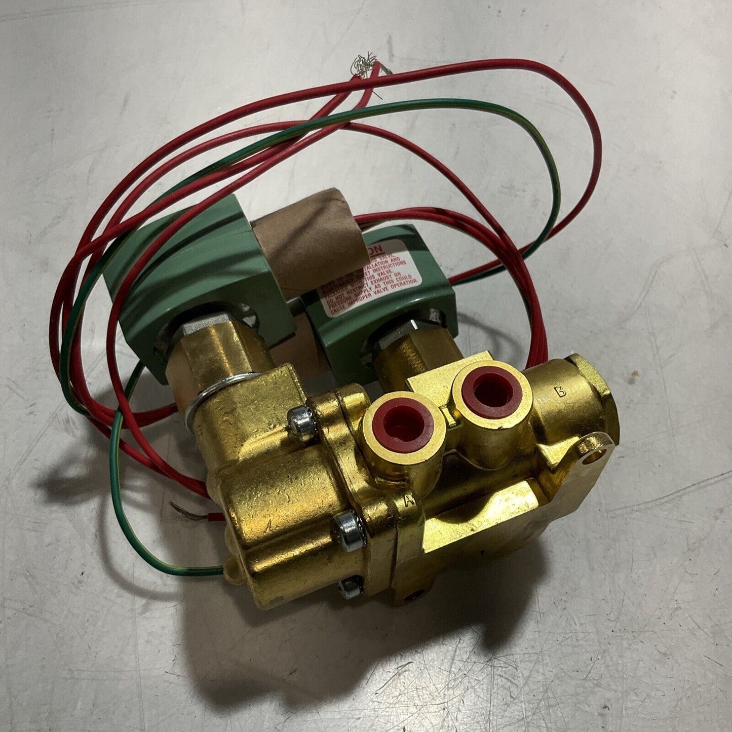 ASCO RED HAT 8344G044MO DUAL SOLENOID VALVE 125PSI 60 WATTS 373