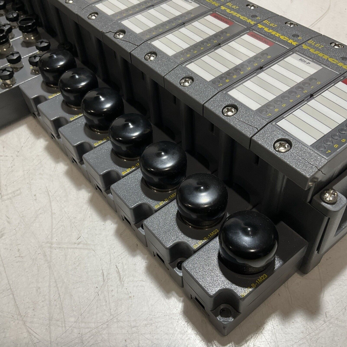 TURCK BL67 8DI-P BL67-B-1M23 -19 BUS STOP BASE AND IN/OUT PUT MODULES U3S