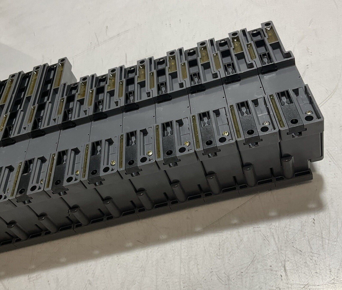 TURCK BL67 8DI-P BL67-B-1M23 -19 BUS STOP BASE AND IN/OUT PUT MODULES U3S