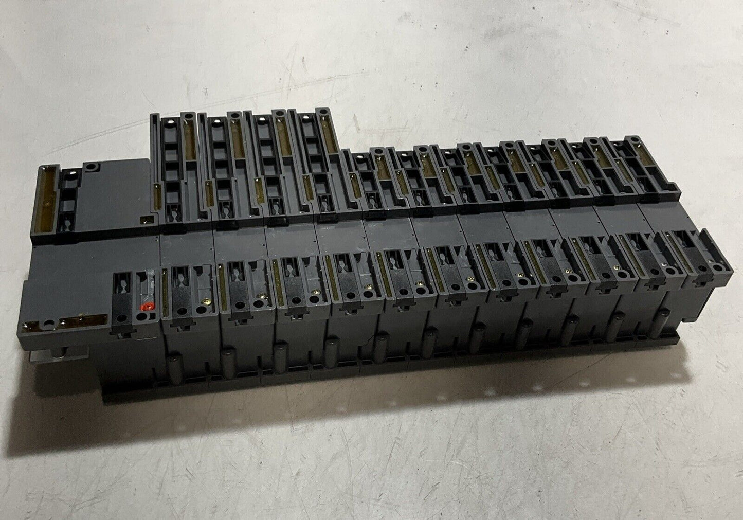 TURCK BL67 8DI-P BL67-B-1M23 -19 BUS STOP BASE AND IN/OUT PUT MODULES U3S