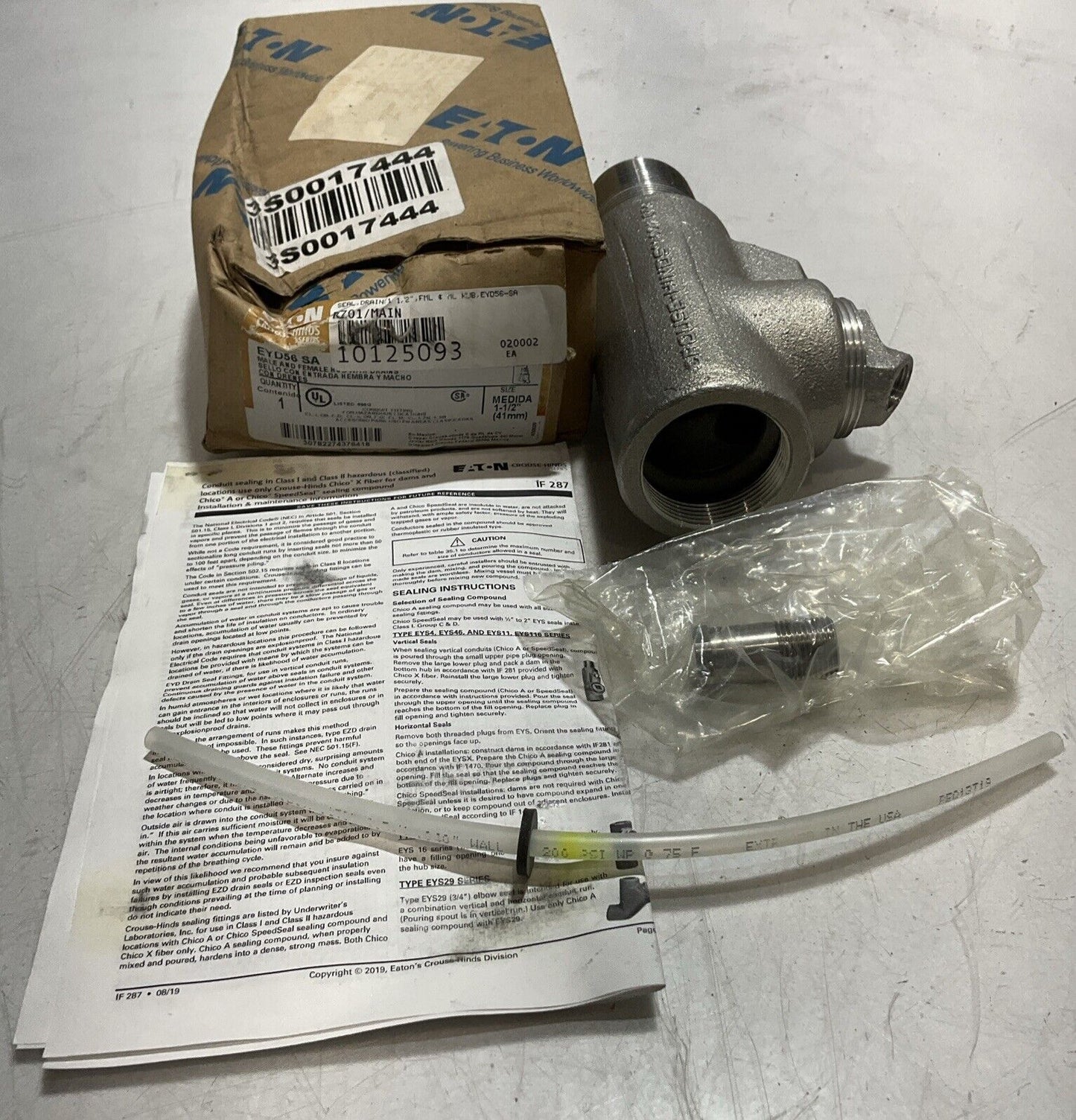 EATON CROUSE-HINDS EYD56 SA MAKE & FEMALE HUB WITH DRAINS SIZE 1 1/2” 41MM 678