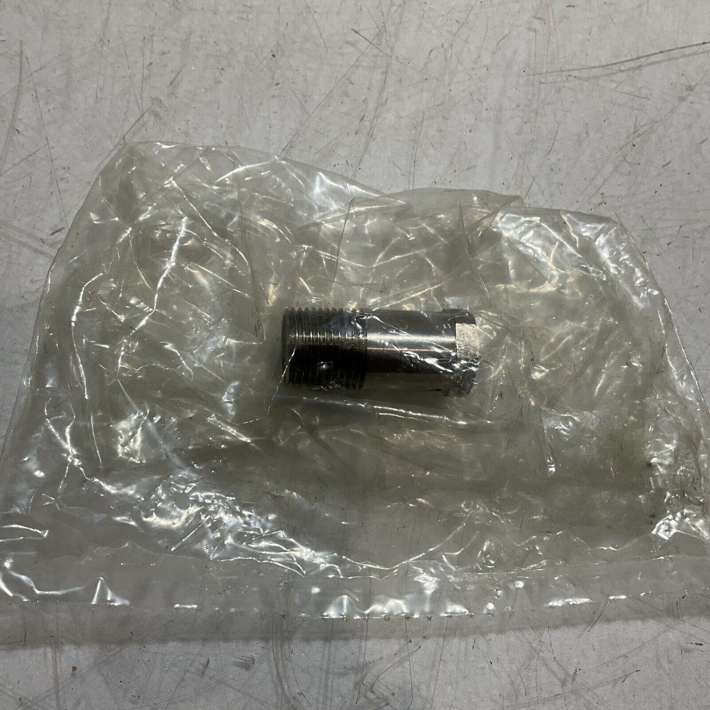 EATON CROUSE-HINDS EYD56 SA MAKE & FEMALE HUB WITH DRAINS SIZE 1 1/2” 41MM 678
