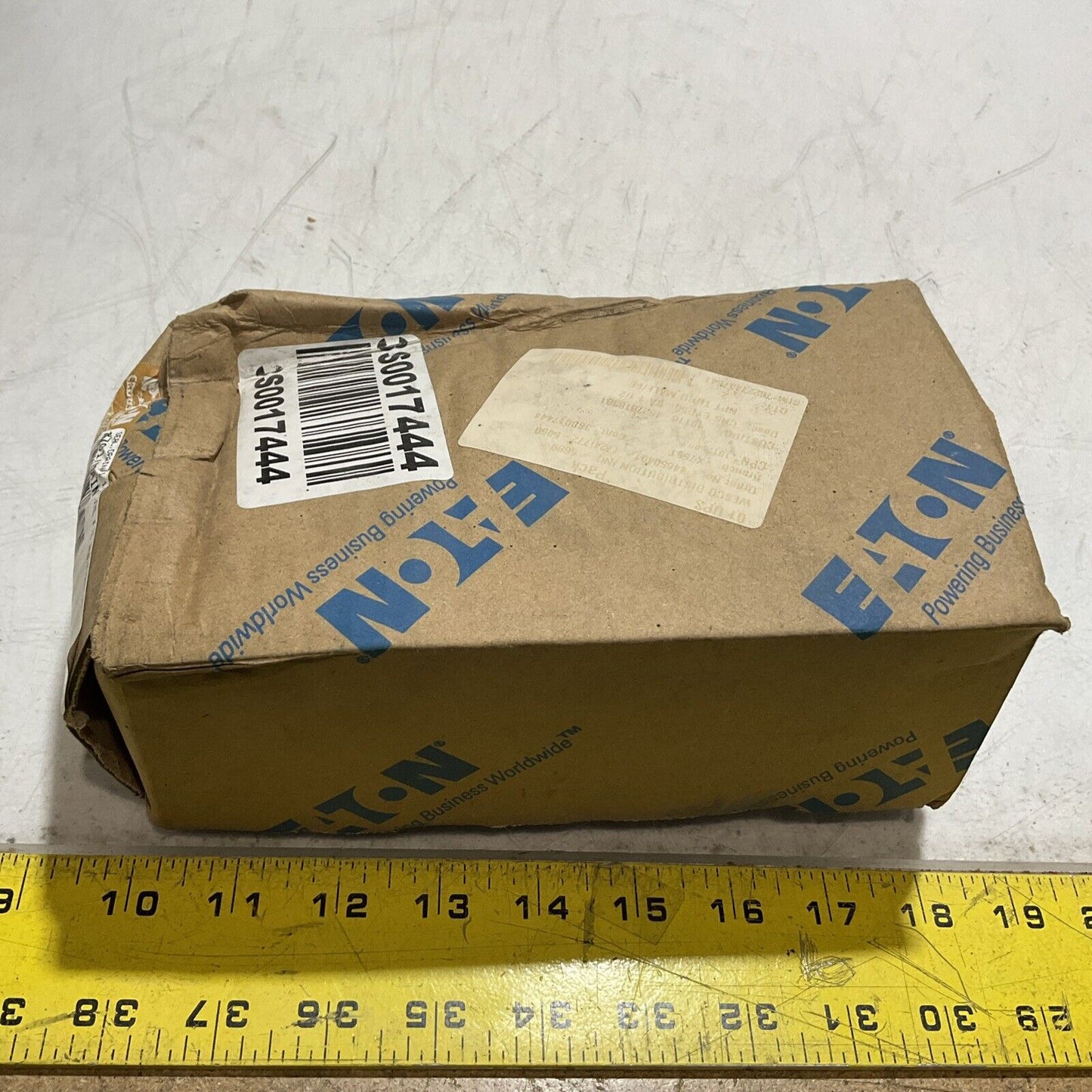 EATON CROUSE-HINDS EYD56 SA MAKE & FEMALE HUB WITH DRAINS SIZE 1 1/2” 41MM 678