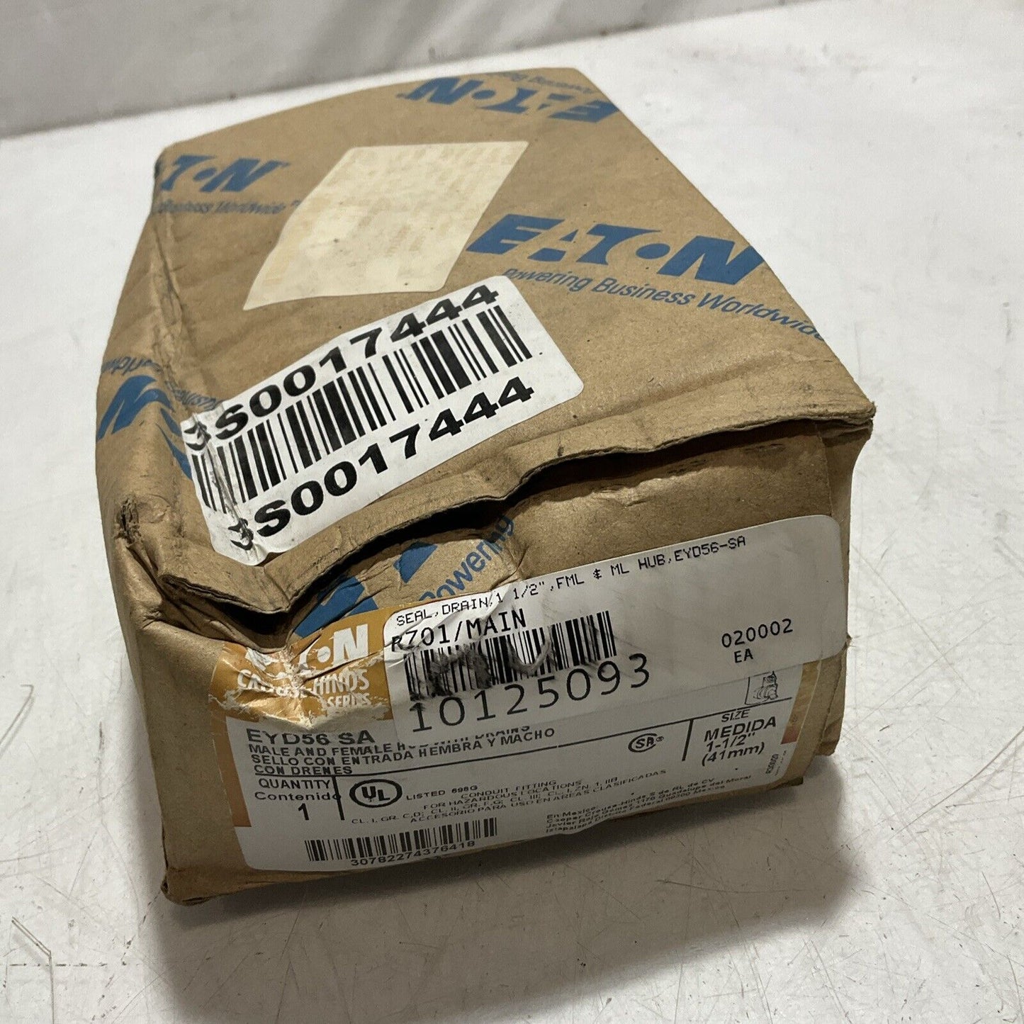 EATON CROUSE-HINDS EYD56 SA MAKE & FEMALE HUB WITH DRAINS SIZE 1 1/2” 41MM 678