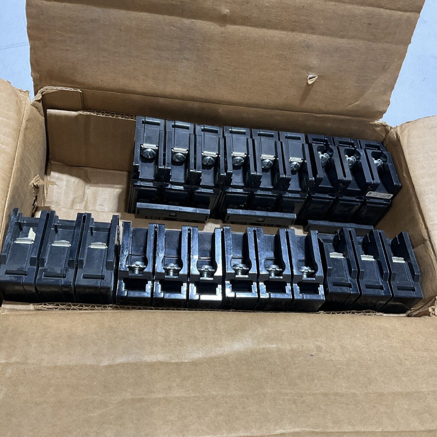 CUTLER-HAMMER QC3015HL CIRCUIT BREAKER QUICKLAG 3 POLE 15AMP 250V QTY 7 U3S