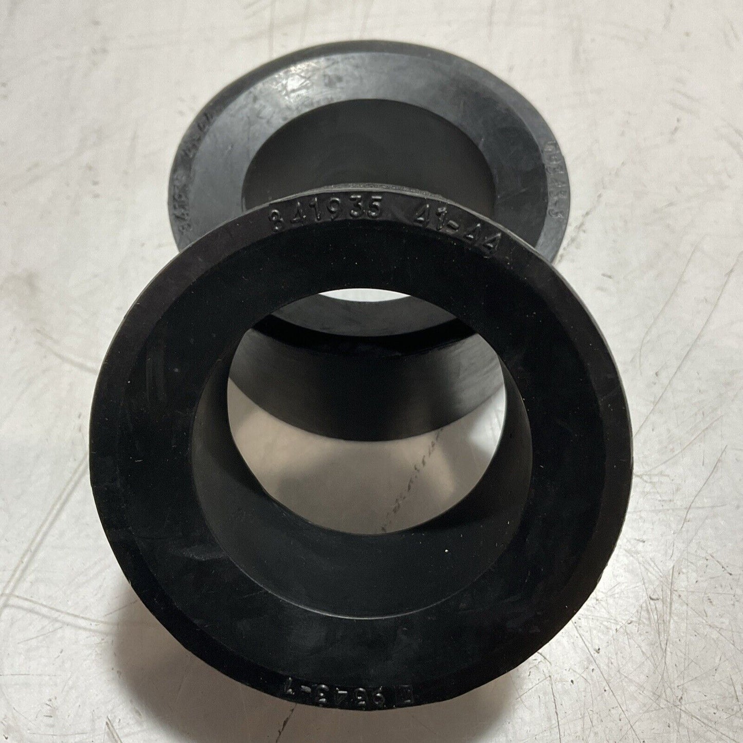 GROMMET POWER 841935 41-44 SEAL SLEEVE CABLE LOT OF 2 U3S