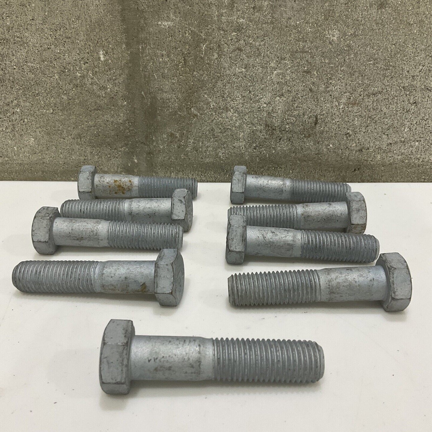 CAT 10.9 LE BOLTS 4 IN 678 LOT OF LOT OF 9