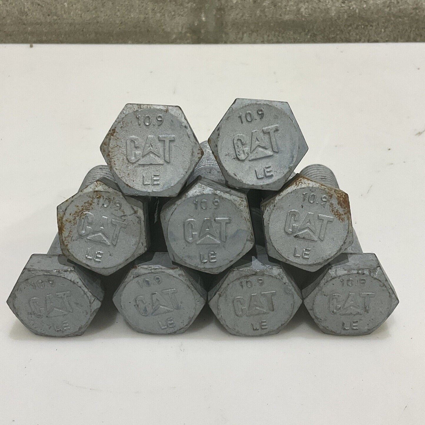 CAT 10.9 LE BOLTS 4 IN 678 LOT OF LOT OF 9