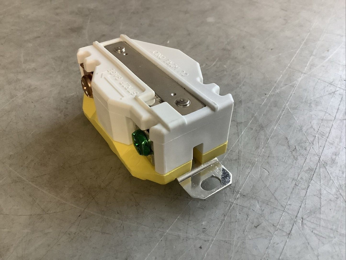 HUBBELL HBL26CM20 TWIST-LOCK RECEPTACLE 30A 250V 2P 3W 554