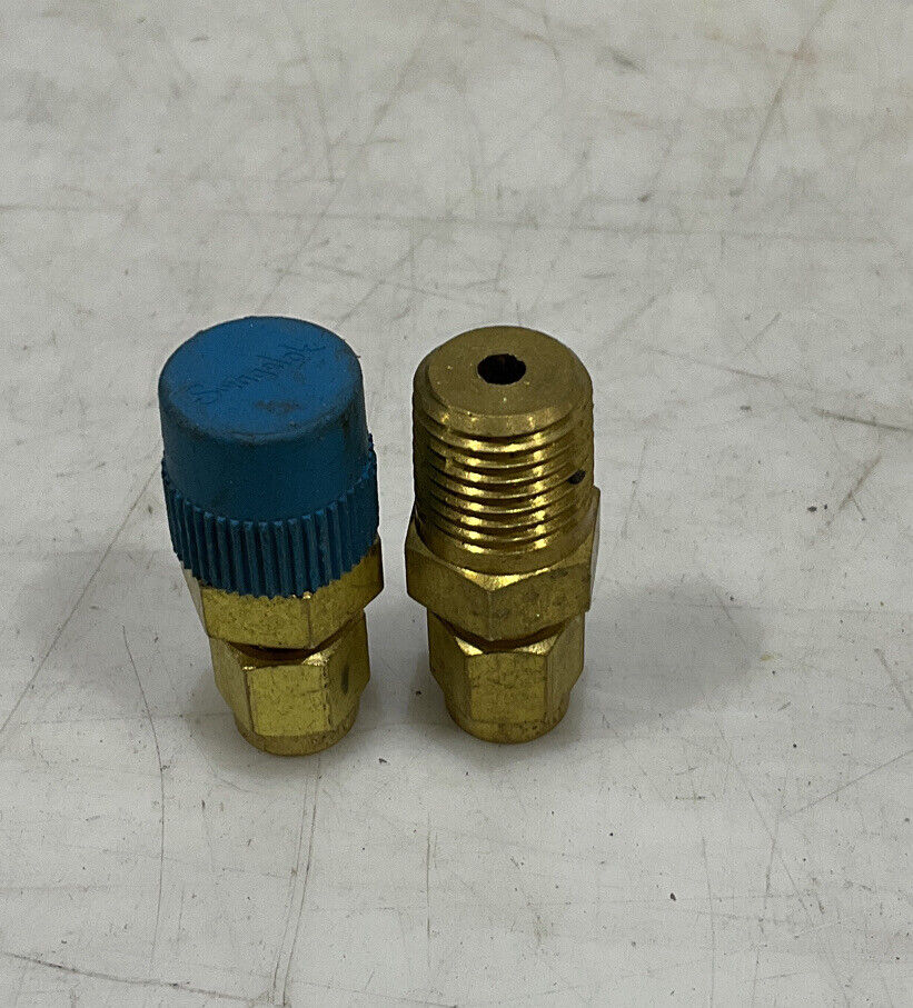 SWAGELOK B-200-1-2 MALE CONNECTOR LOT OF 2 476