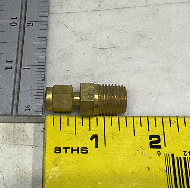 SWAGELOK B-200-1-2 MALE CONNECTOR LOT OF 2 476