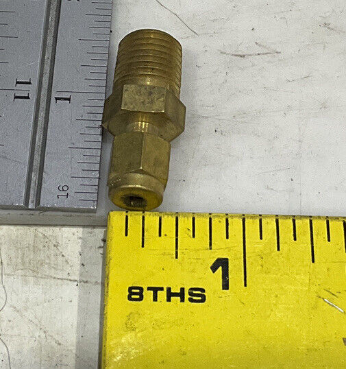 SWAGELOK B-200-1-2 MALE CONNECTOR LOT OF 2 476