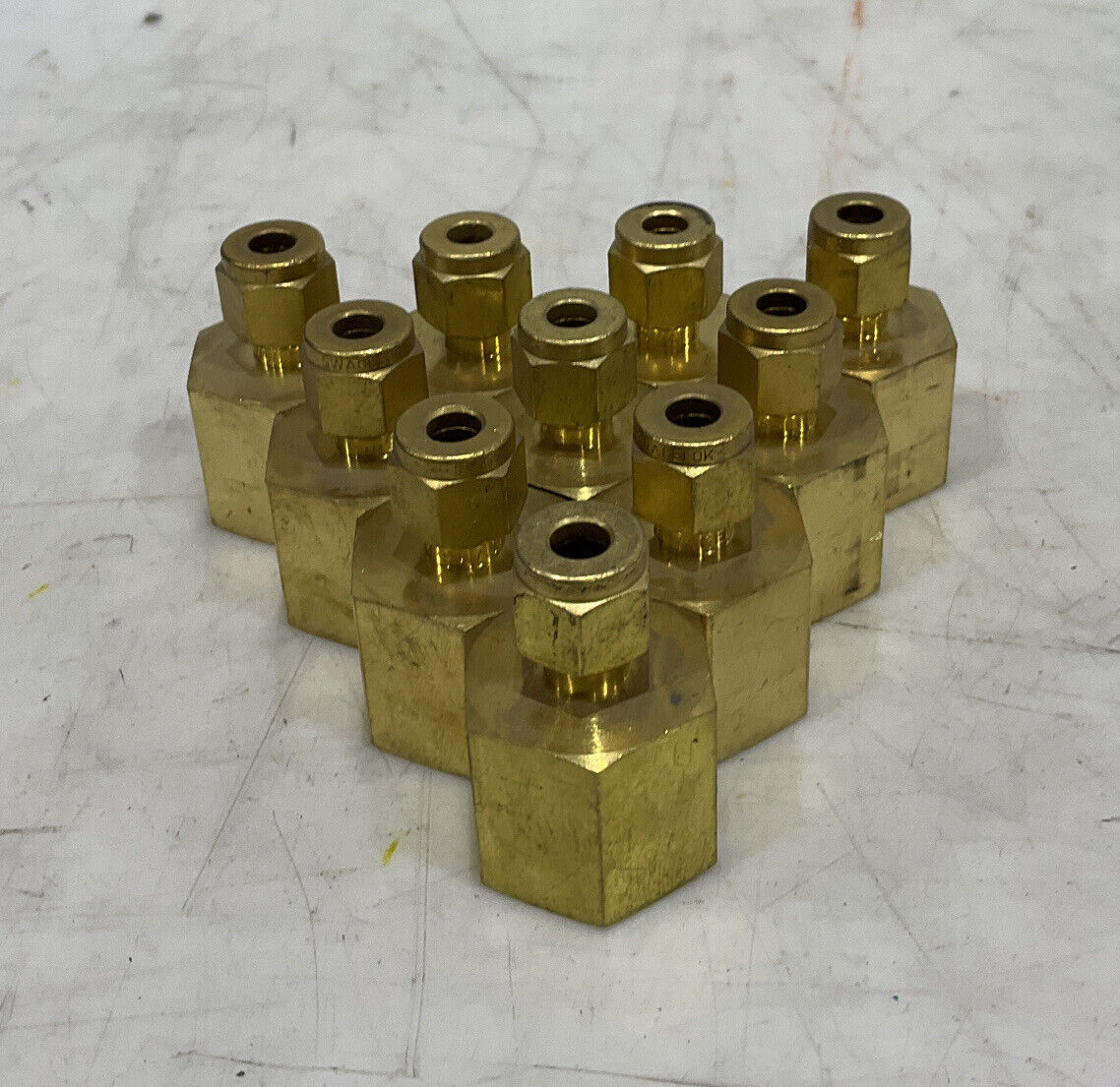 SWAGELOK B-1010-7-4 FEMALE TUBE FITTING LOT OF 10 476