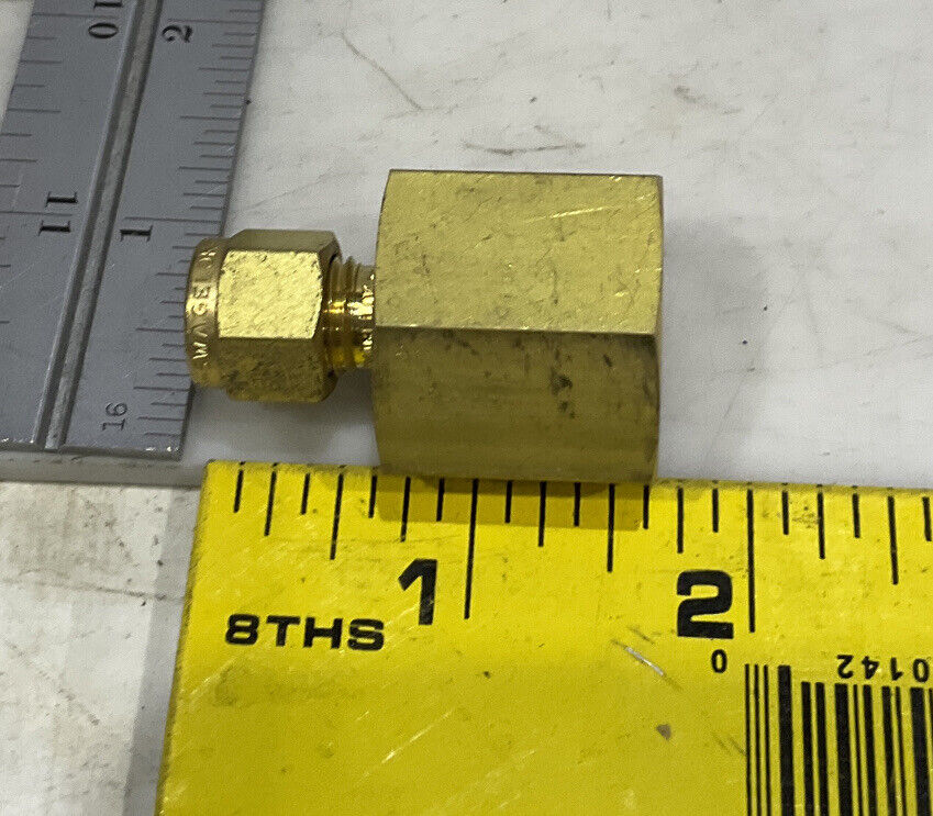 SWAGELOK B-1010-7-4 FEMALE TUBE FITTING LOT OF 10 476
