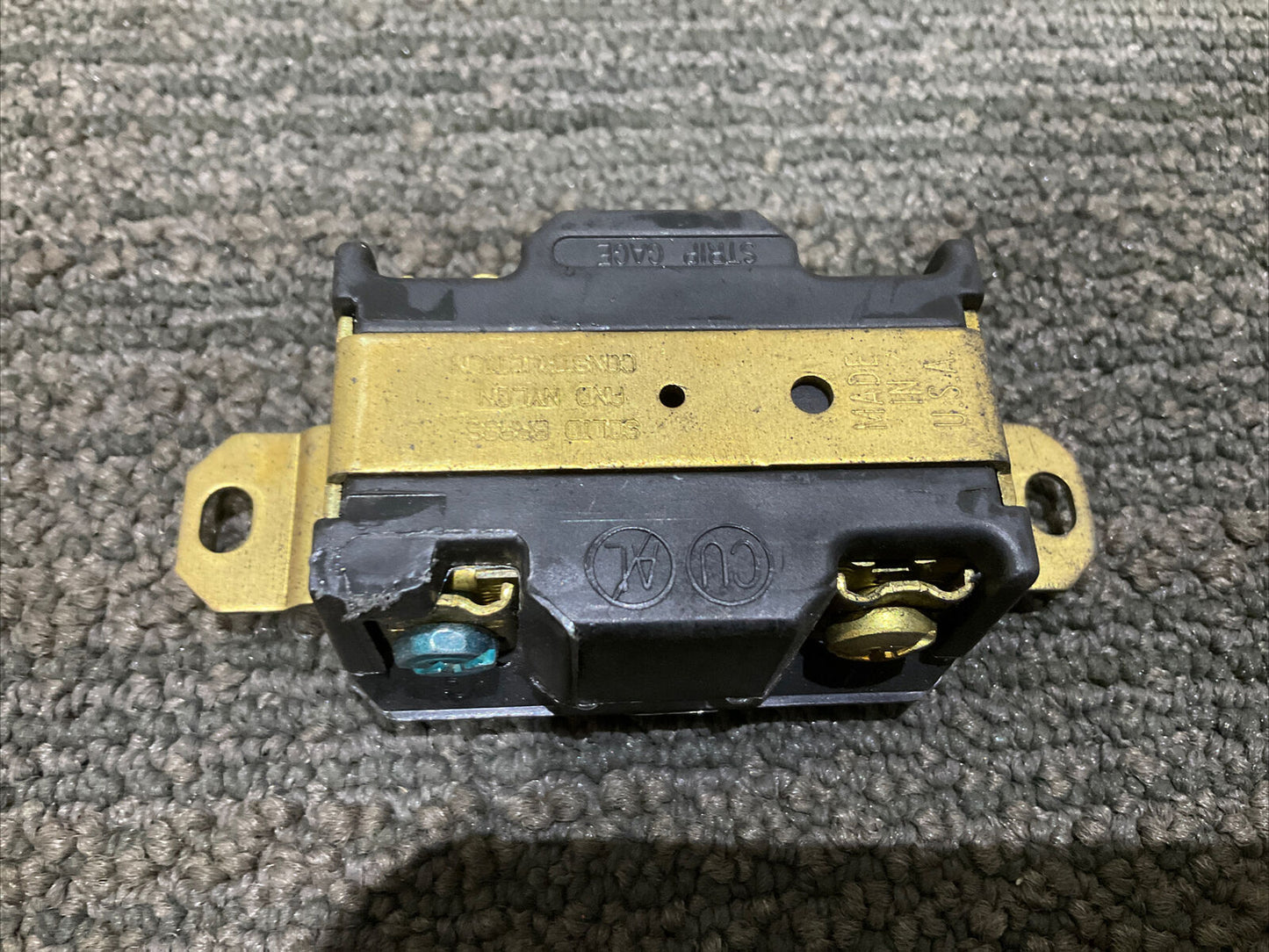 PASS AND SEYMOUR LEGRAND L1420-R TURNLOK RECEPTACLE 444