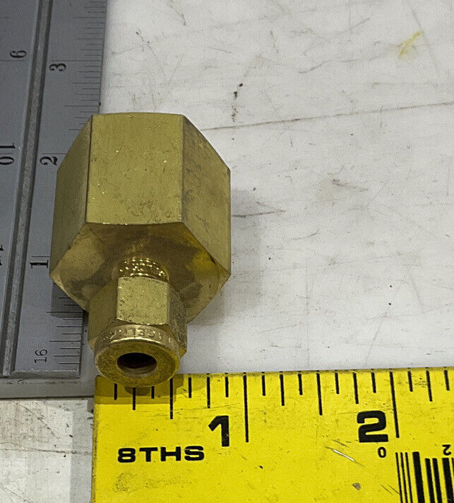 SWAGELOK B-1010-7-4 FEMALE TUBE FITTING LOT OF 10 476