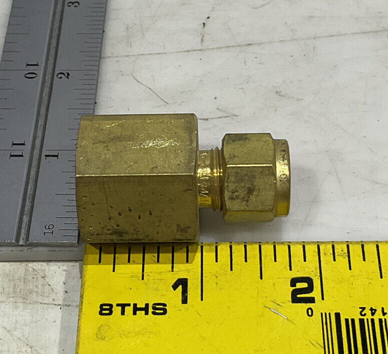 SWAGELOK B-1010-7-6 FEMALE TUBE FITTING LOT OF 3 476