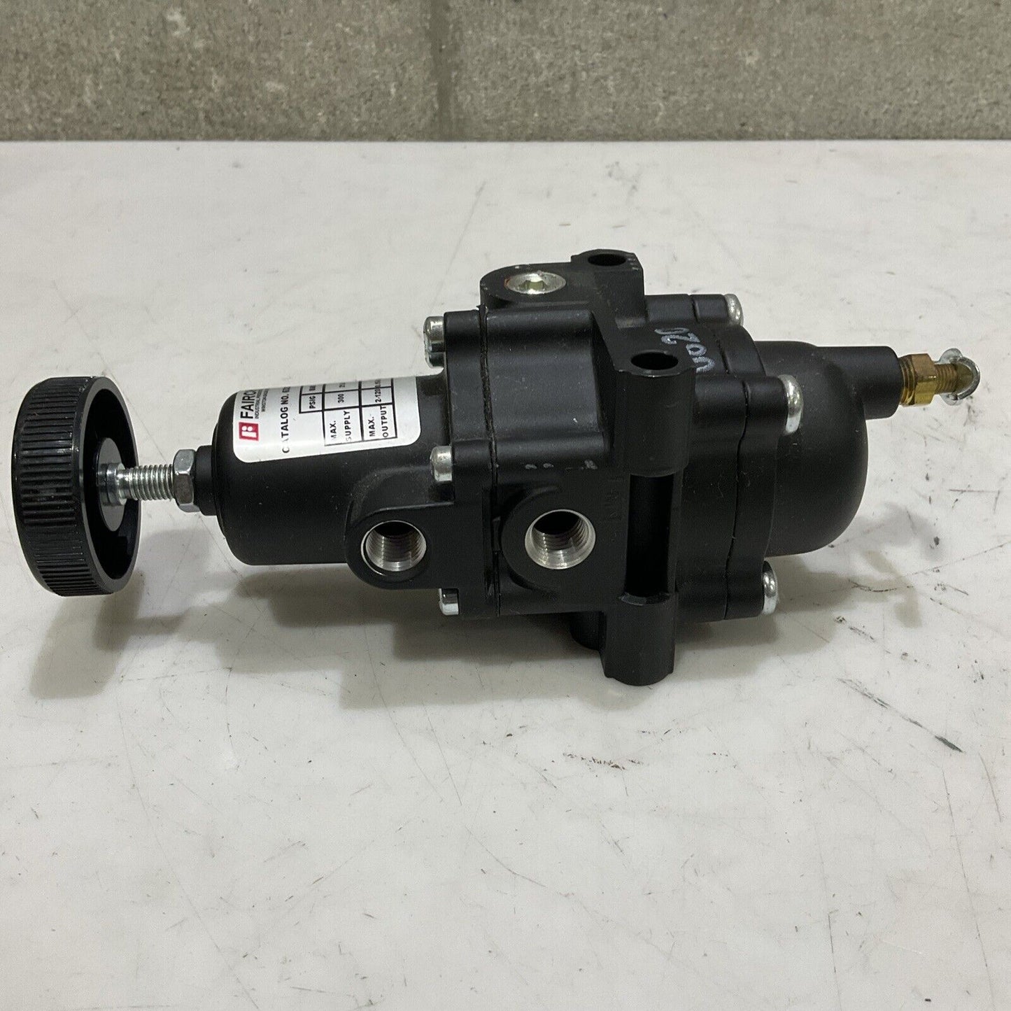 FAIRCHILD 63252NKG PNEUMATIC FILTER REGULATOR 63 300 PSIG 21 BAR 2100 KPA P7P