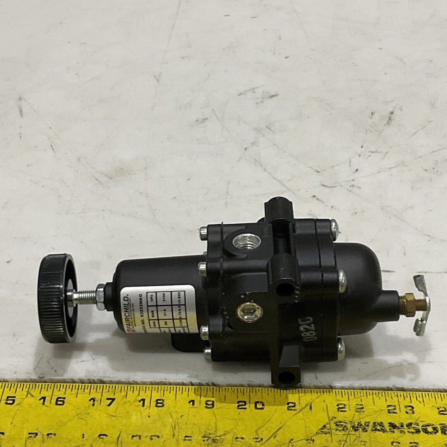 FAIRCHILD 63252NKG PNEUMATIC FILTER REGULATOR 63 300 PSIG 21 BAR 2100 KPA P7P