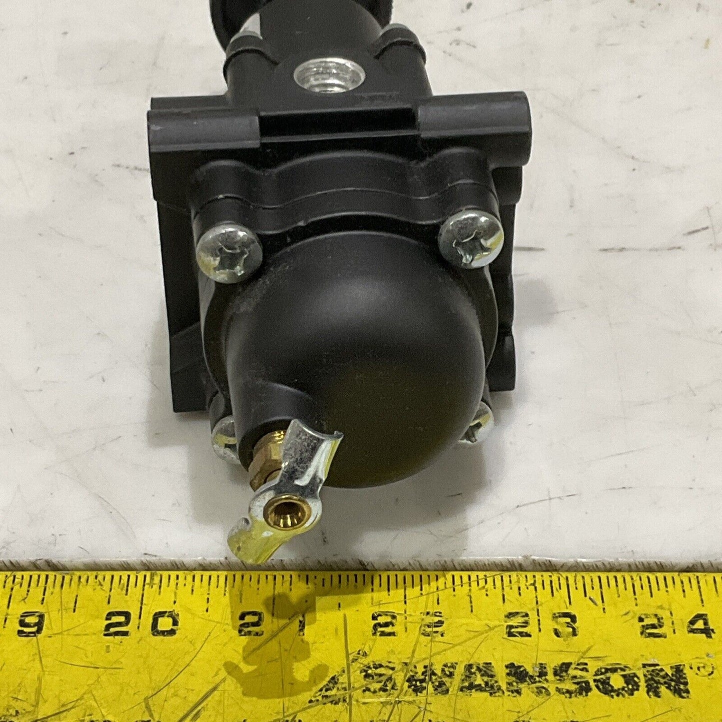 FAIRCHILD 63252NKG PNEUMATIC FILTER REGULATOR 63 300 PSIG 21 BAR 2100 KPA P7P