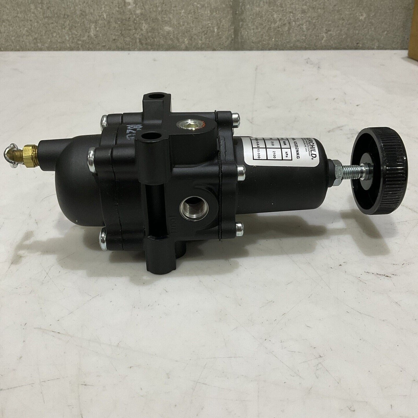 FAIRCHILD 63252NKG PNEUMATIC FILTER REGULATOR 63 300 PSIG 21 BAR 2100 KPA P7P