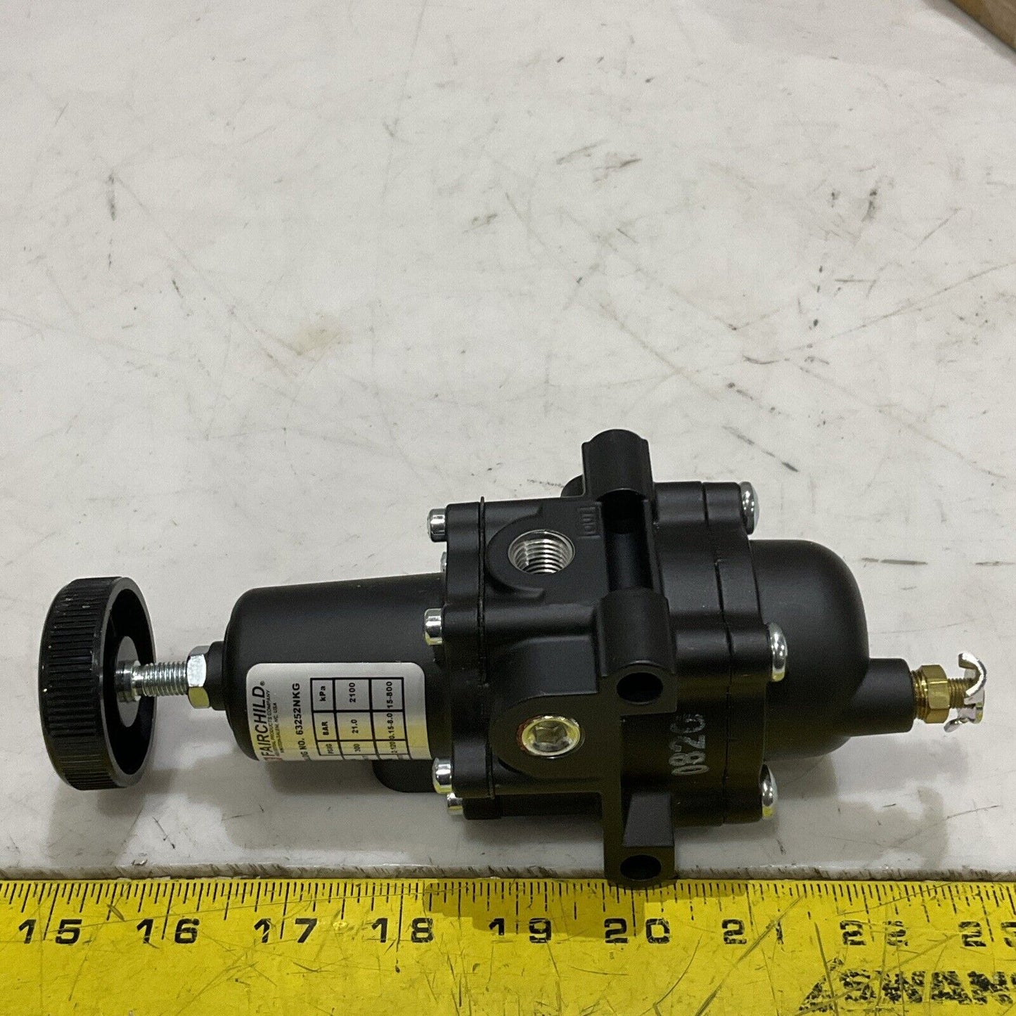 FAIRCHILD 63252NKG PNEUMATIC FILTER REGULATOR 63 300 PSIG 21 BAR 2100 KPA P7P