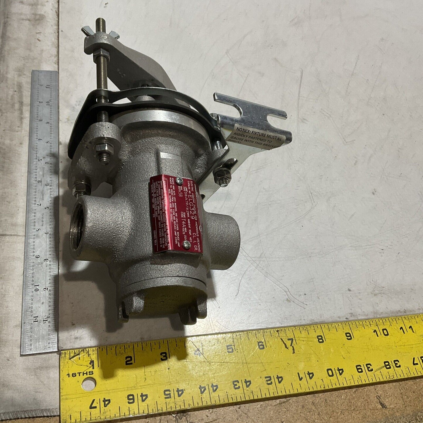 CROUSE-HINDS EATON ELG329 GAUGE LIGTH 120V 58W T4AMAX VOLTS U3S