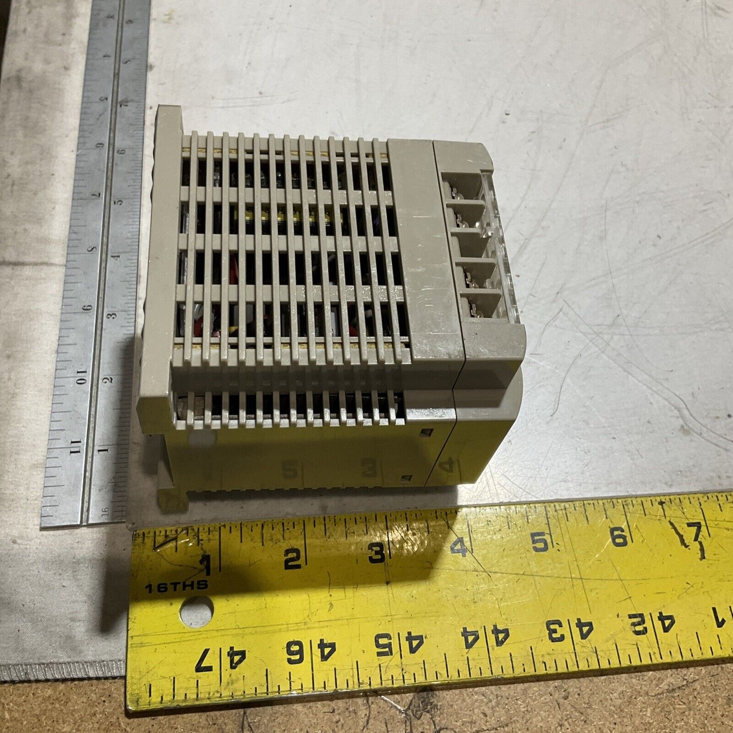 OMRON S82K-05024 24 VDC 2.1A 50/60HZ N1875 POWER SUPPLY U3S