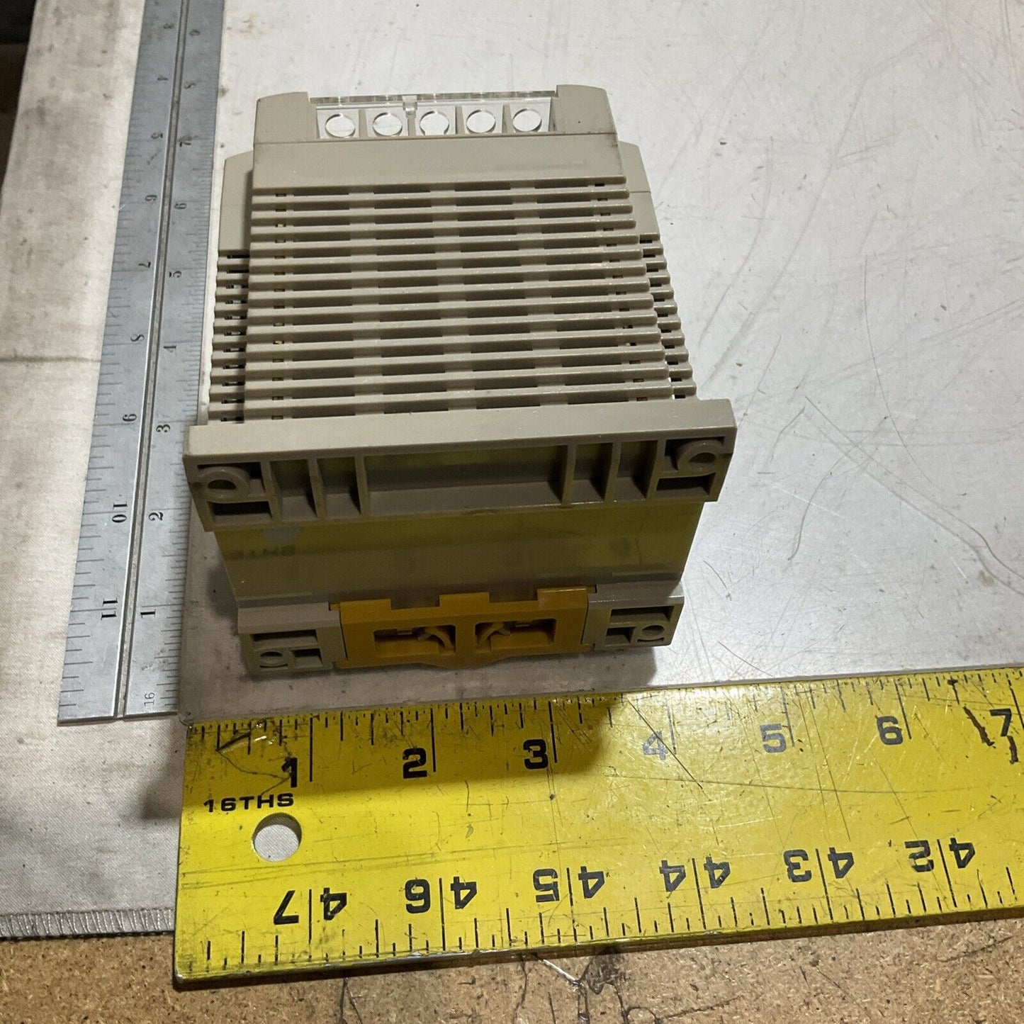OMRON S82K-05024 24 VDC 2.1A 50/60HZ N1875 POWER SUPPLY U3S