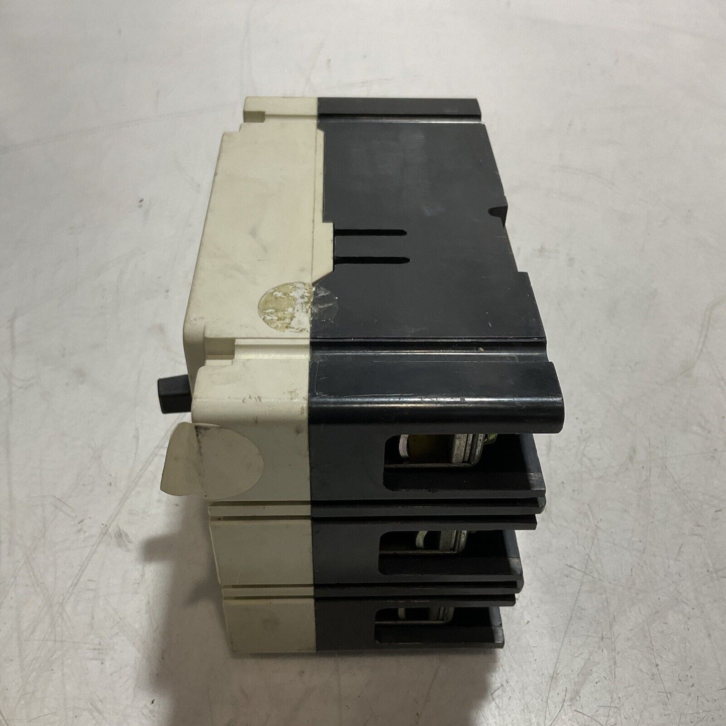 EATON- CUTLER HAMMER HFD65K CIRCUIT BREAKER 50AMPS 3 POLES 240V U3S