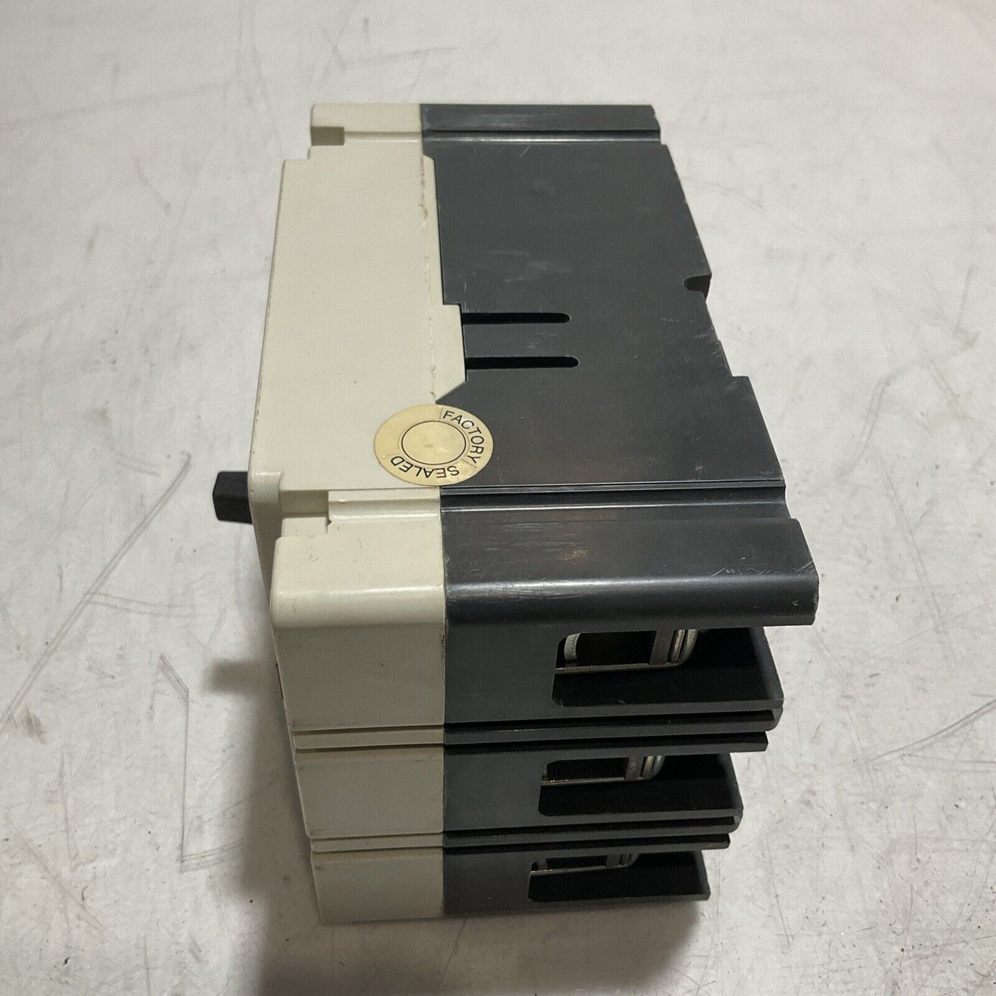 CUTLER-HAMMER HMCP007COC MOTOR CIRCUIT BREAKER PROTECTOR 3POLE 600VAC 7AMPS U3S