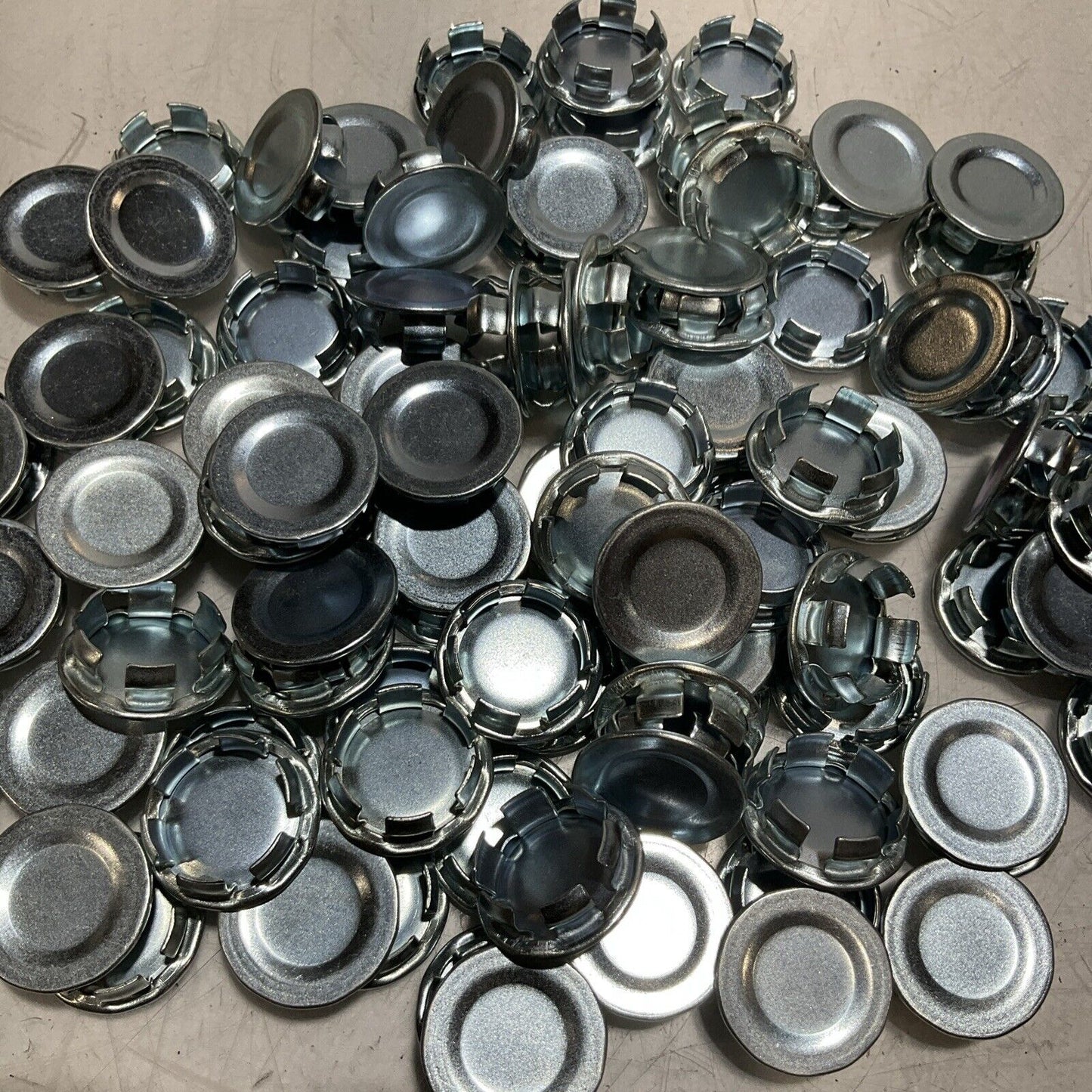 THOMAS&BETTS STEEL CITY BL 111 PLATED STEEL SNAP-IN BLANKS 1/2 QTY 100 PIECE 222
