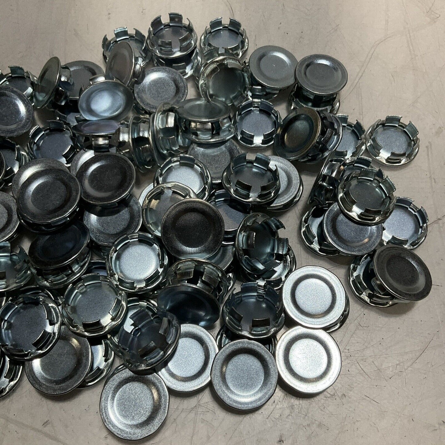 THOMAS&BETTS STEEL CITY BL 111 PLATED STEEL SNAP-IN BLANKS 1/2 QTY 100 PIECE 222
