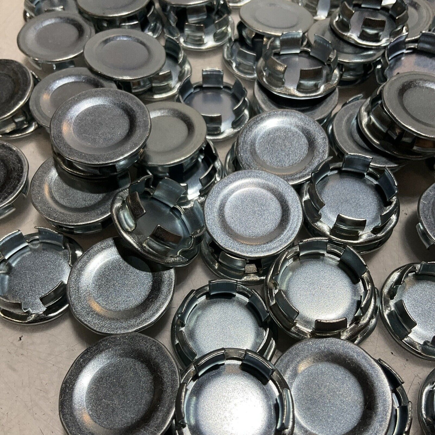 THOMAS&BETTS STEEL CITY BL 111 PLATED STEEL SNAP-IN BLANKS 1/2 QTY 100 PIECE 222