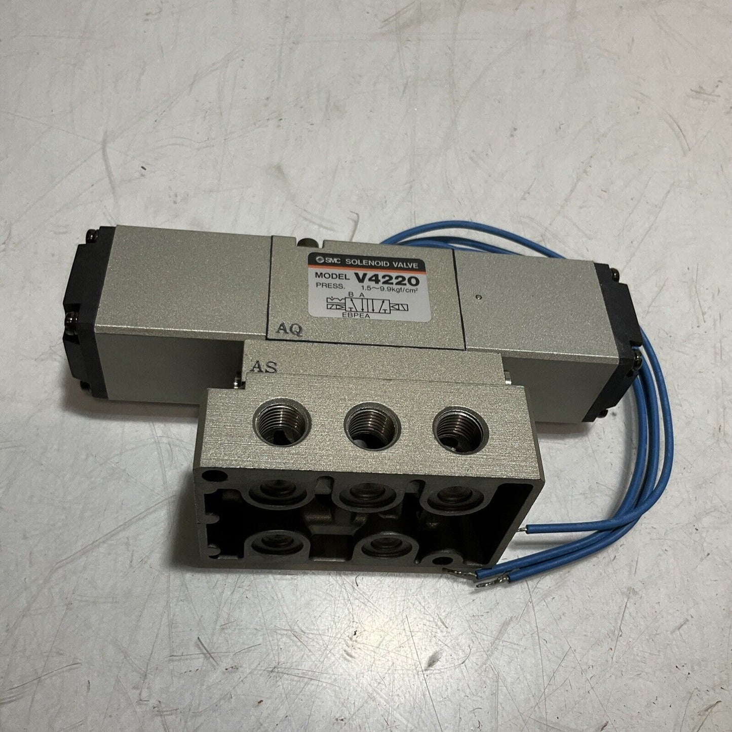 SMC V4220 SOLENOID VALVE PRESS 1.5-9.9KGF/CM2 333