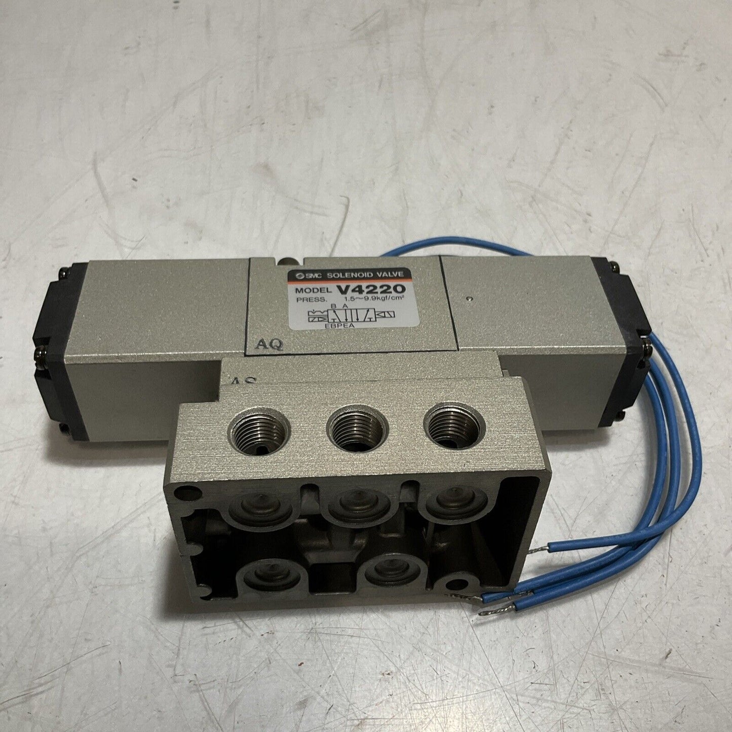 SMC V4220 SOLENOID VALVE PRESS 1.5-9.9KGF/CM2 333