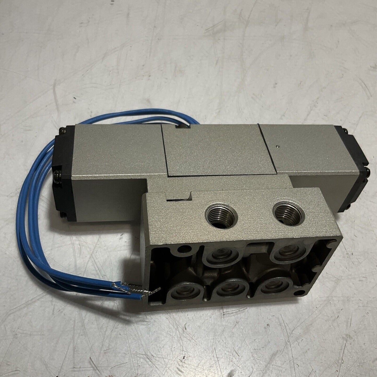 SMC V4220 SOLENOID VALVE PRESS 1.5-9.9KGF/CM2 333