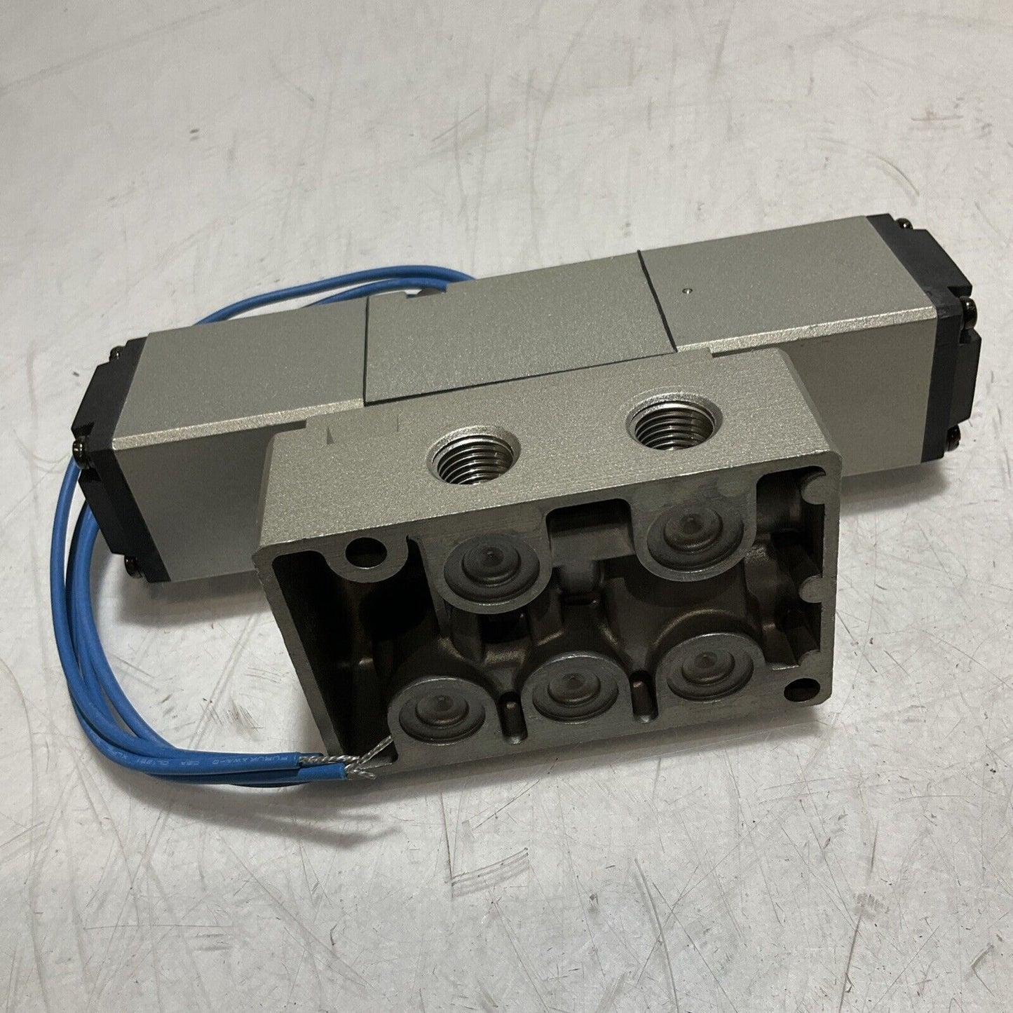 SMC V4220 SOLENOID VALVE PRESS 1.5-9.9KGF/CM2 333