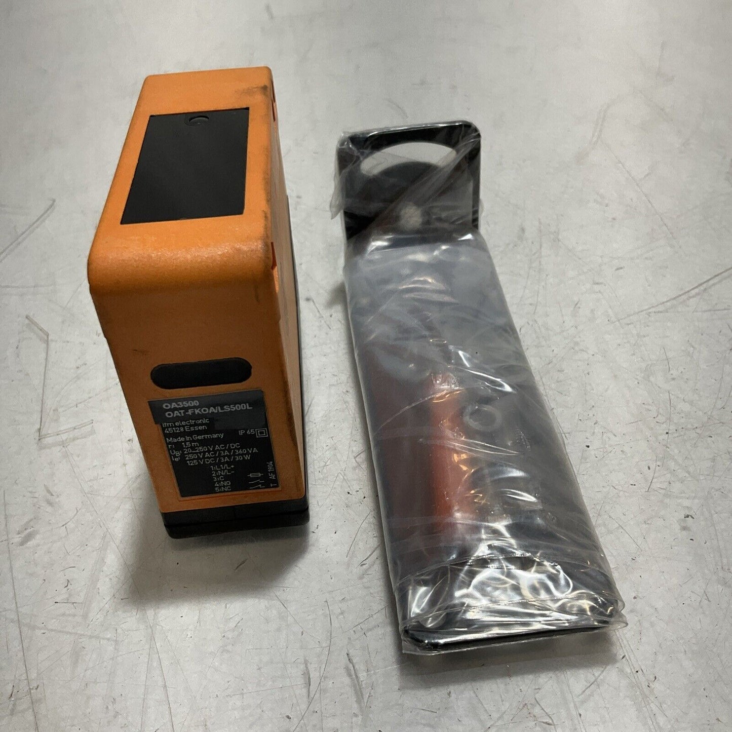 IFM ELECTRONIC OA3500-OAT-FKOA/LS500L REFLEXLICH DIFFUSE REFLECTION SENSOR 222