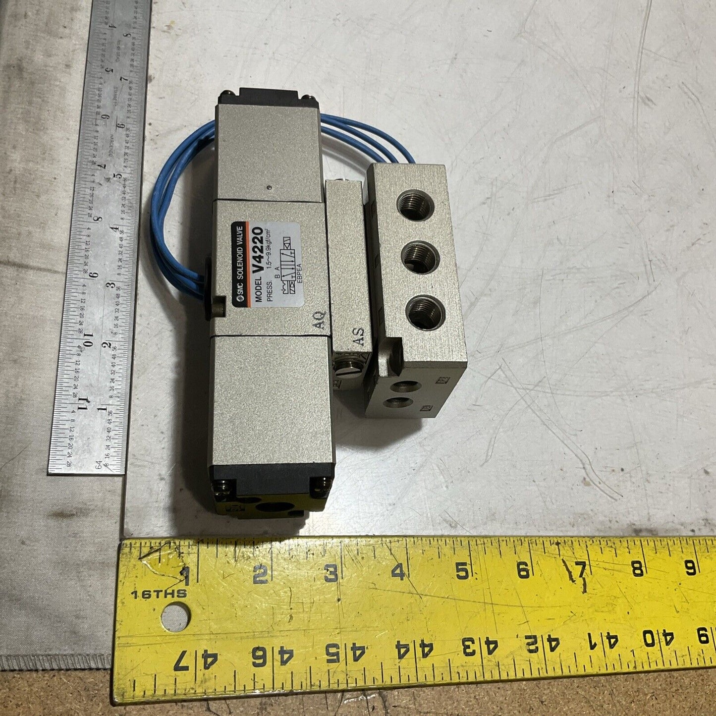 SMC V4220 SOLENOID VALVE PRESS 1.5-9.9KGF/CM2 333