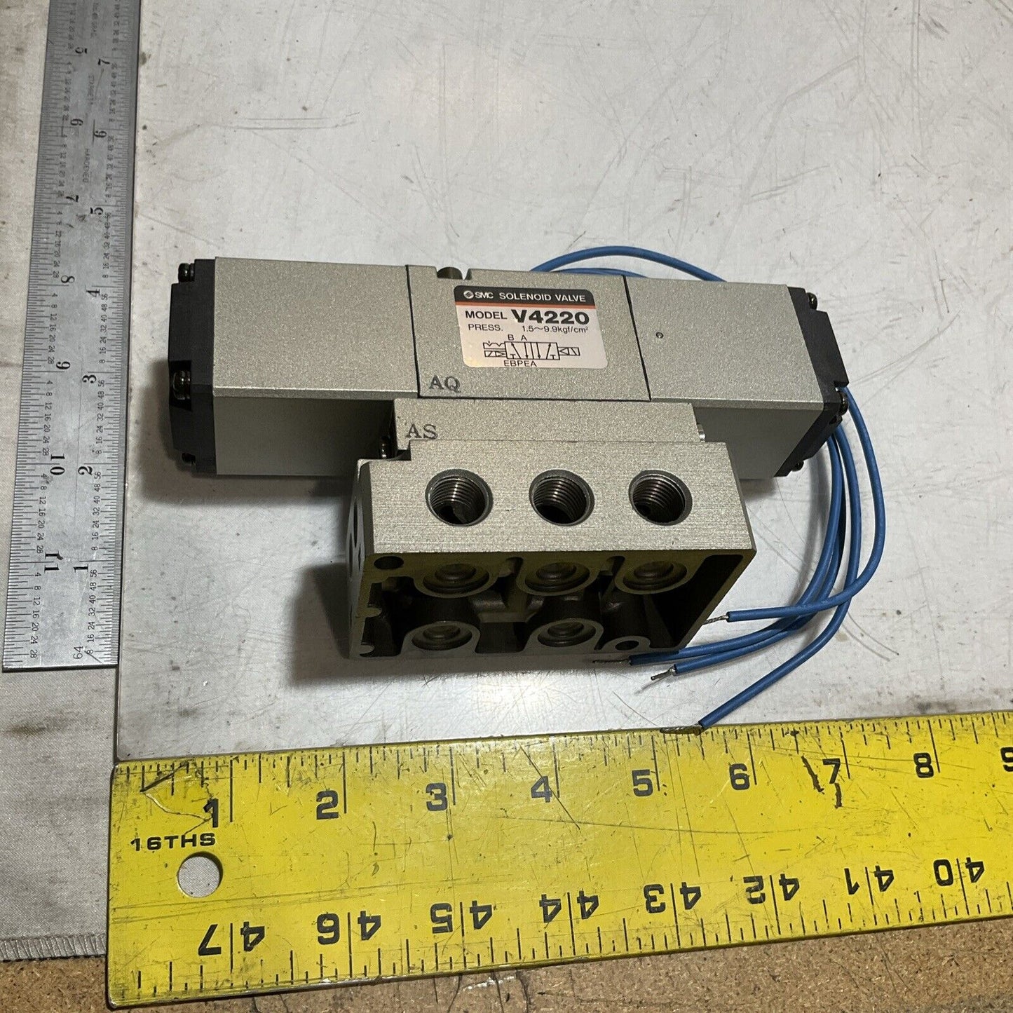 SMC V4220 SOLENOID VALVE PRESS 1.5-9.9KGF/CM2 333