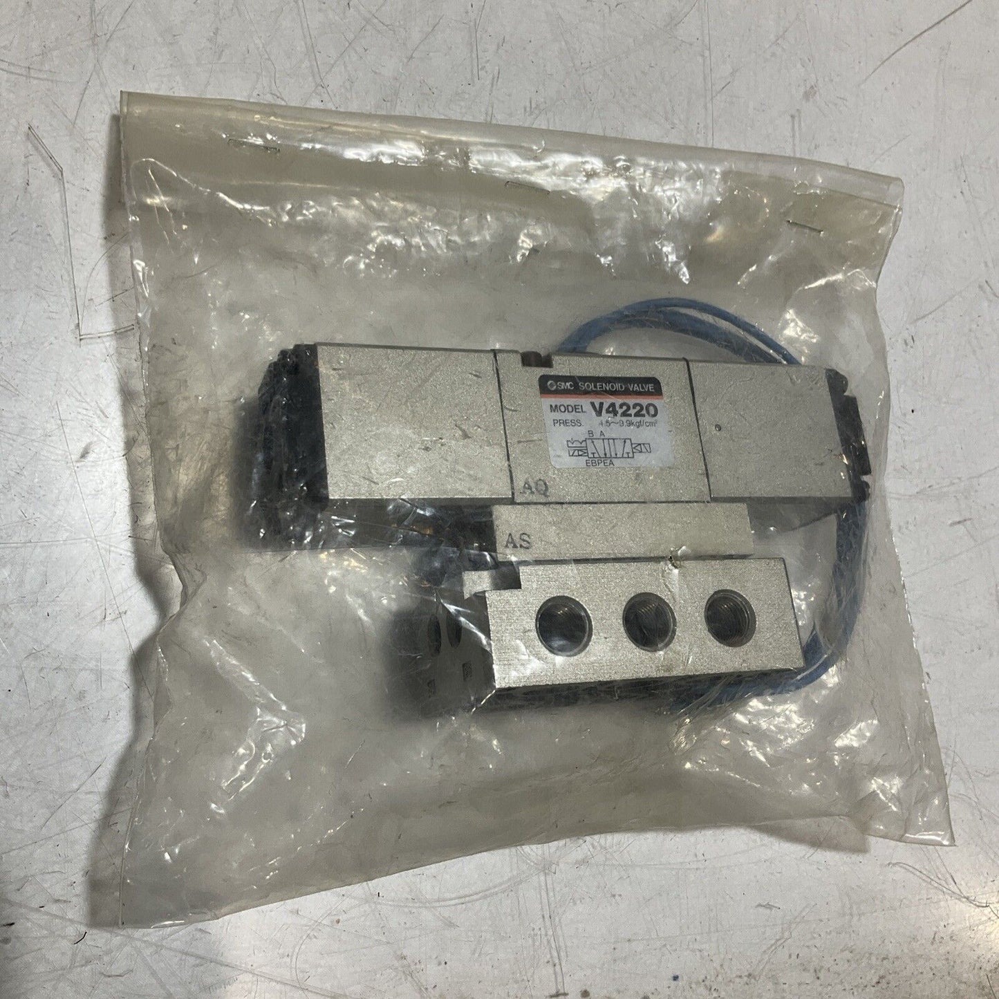 SMC V4220 SOLENOID VALVE PRESS 1.5-9.9KGF/CM2 333